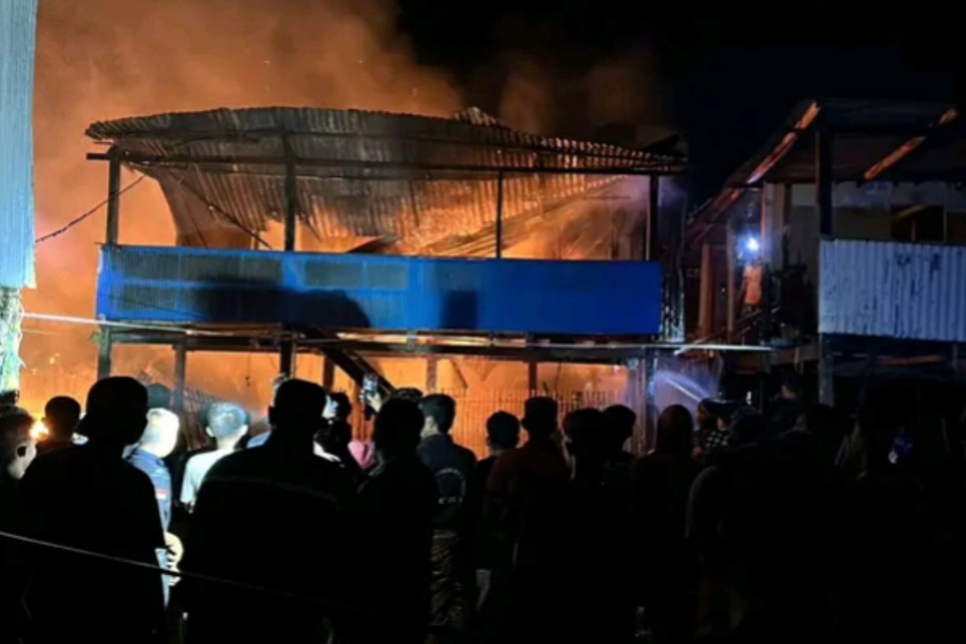 4 Rumah Warga di Pangkep Ludes Terbakar Saat Tengah Malam, 2 Korban Alami Luka Bakar