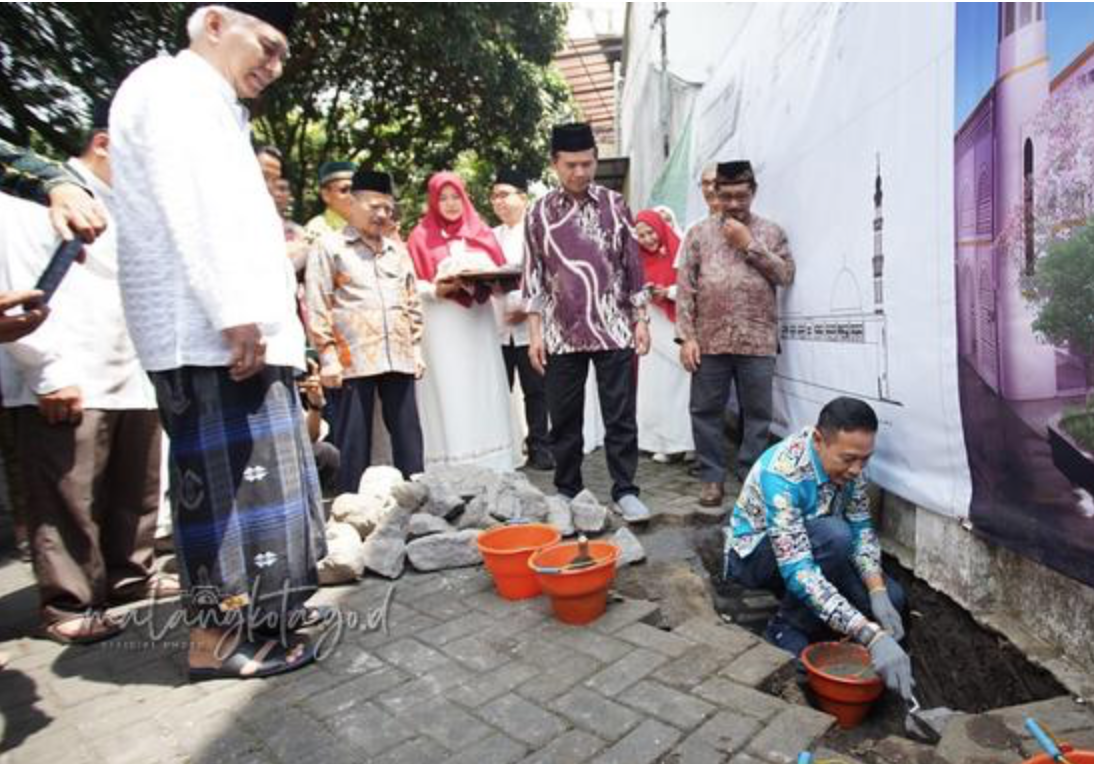 Wali Kota Malang Letakkan Batu Pertama Perluasan Masjid Asy-Syifa