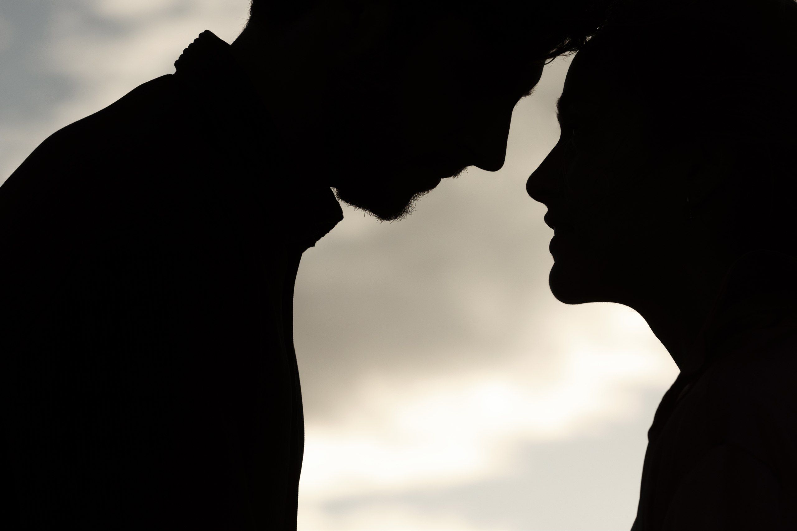 5 Arti Mimpi Dicium Perempuan yang Disukai Menurut Primbon Jawa