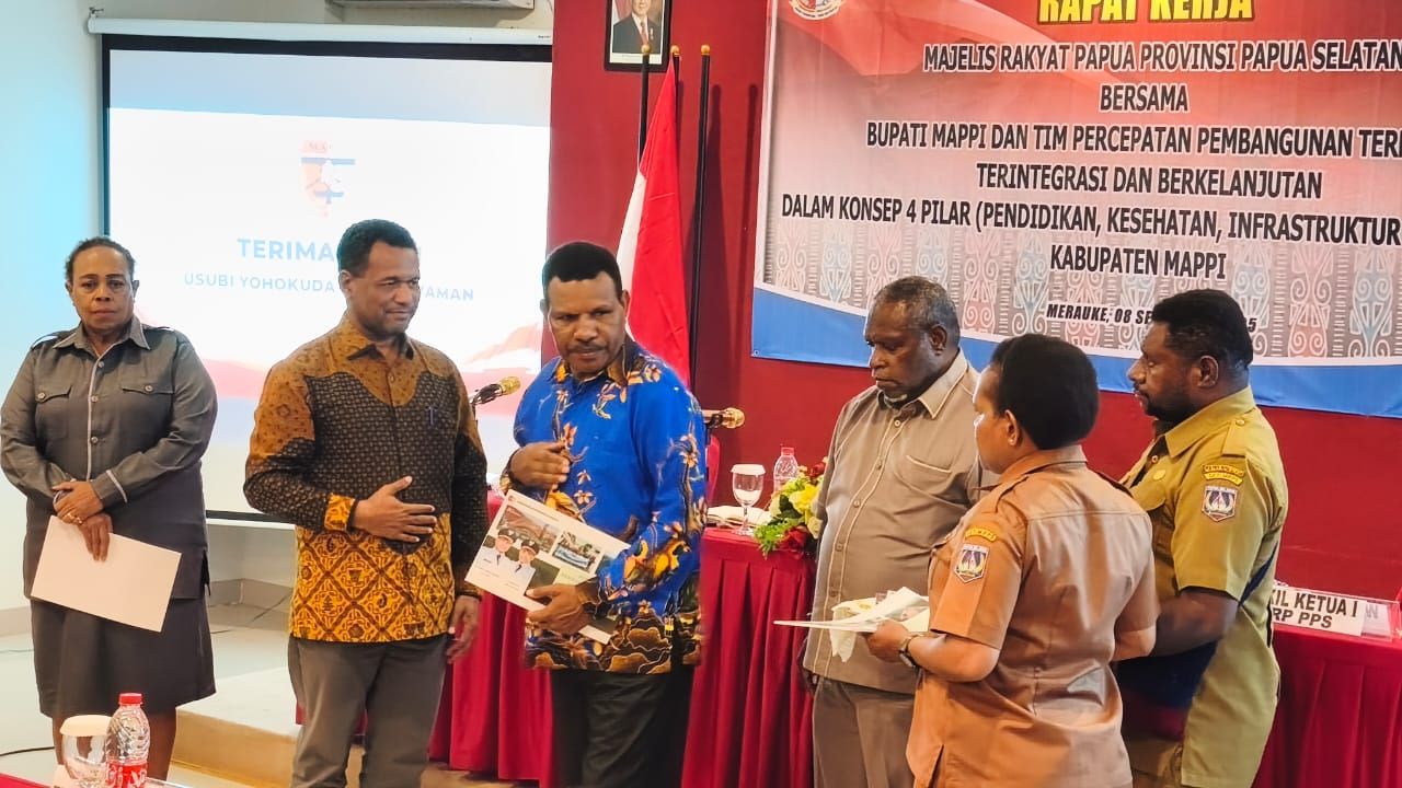 Bupati Kristosimus Agawemu Harap MRP Kawal Dana Otsus untuk Pembangunan Mappi