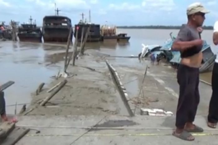 Pasca Pelabuhan Tanggo Rajo Ulu Ambruk, Aktivitas Bongkar Muat Kapal Barang Terhambat