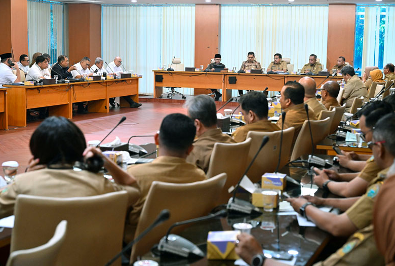 Rancangan KUA-PPAS Perubahan APBD 2025 Resmi Diserahkan Sekdaprov Sumut