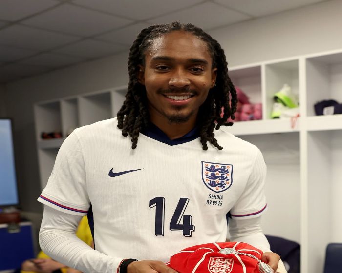 Jalani Debut Lawan Serbia, Djed Spence Resmi Jadi Pemain Muslim Pertama Timnas Inggris