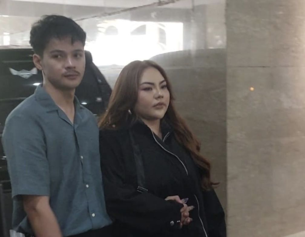 Potret Lisa Mariana Penuhi Panggilan Bareskrim Soal Dugaan Anak Ridwan Kamil