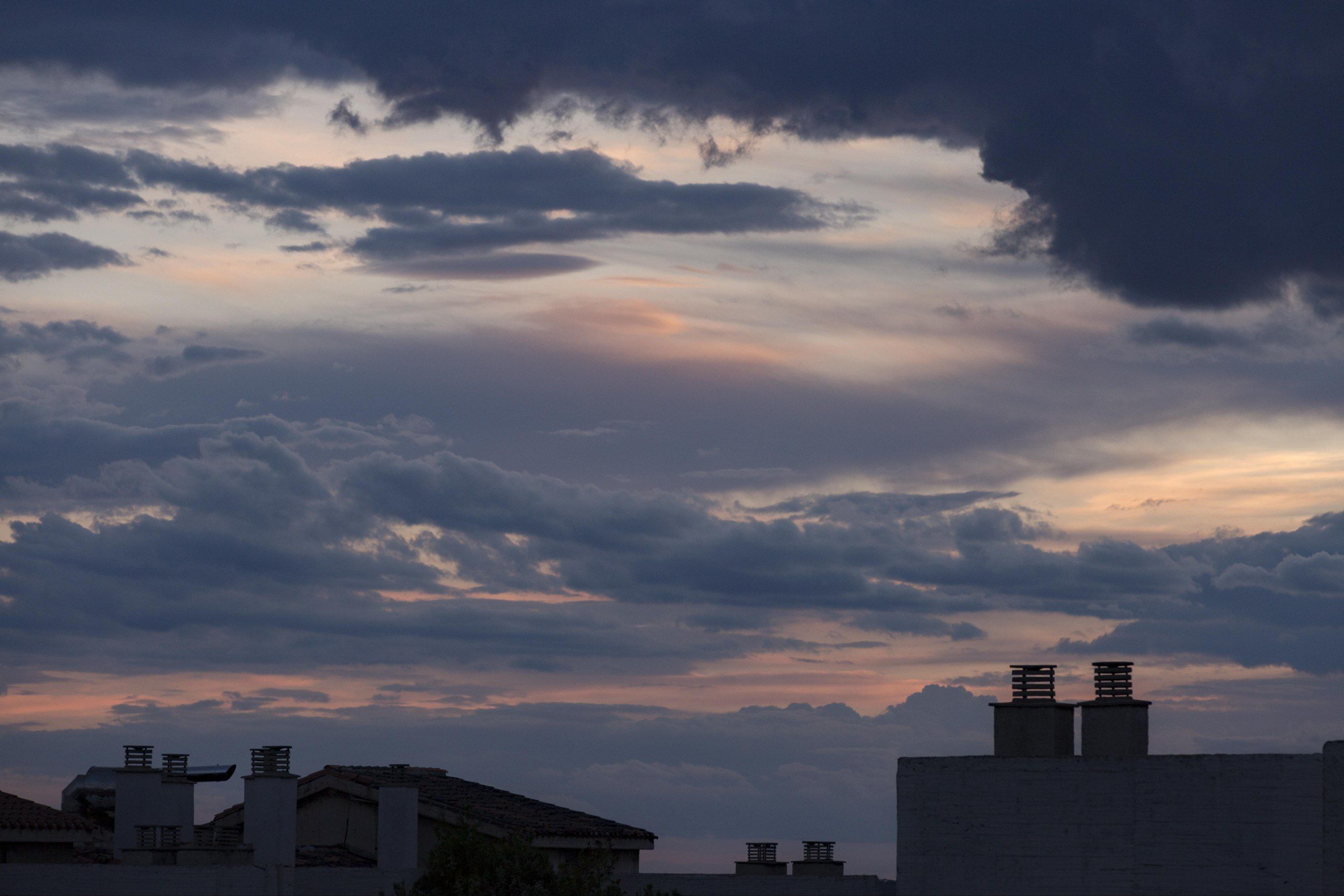 60 Caption Aesthetic Tentang Awan yang Singkat dan Indah