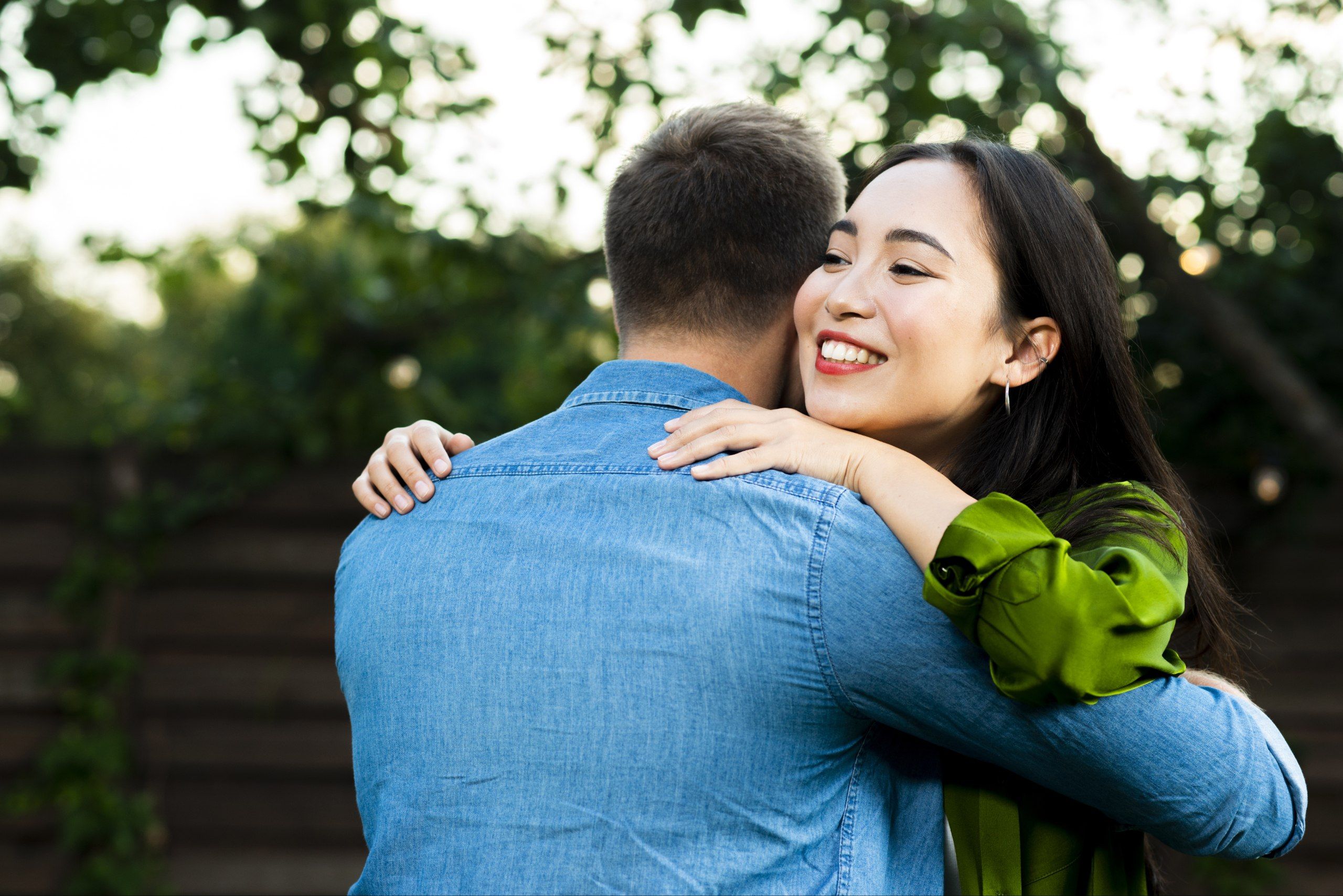 5 Arti Mimpi Dipeluk Orang Asing Menurut Primbon Jawa, Tanda Baik atau Buruk?
