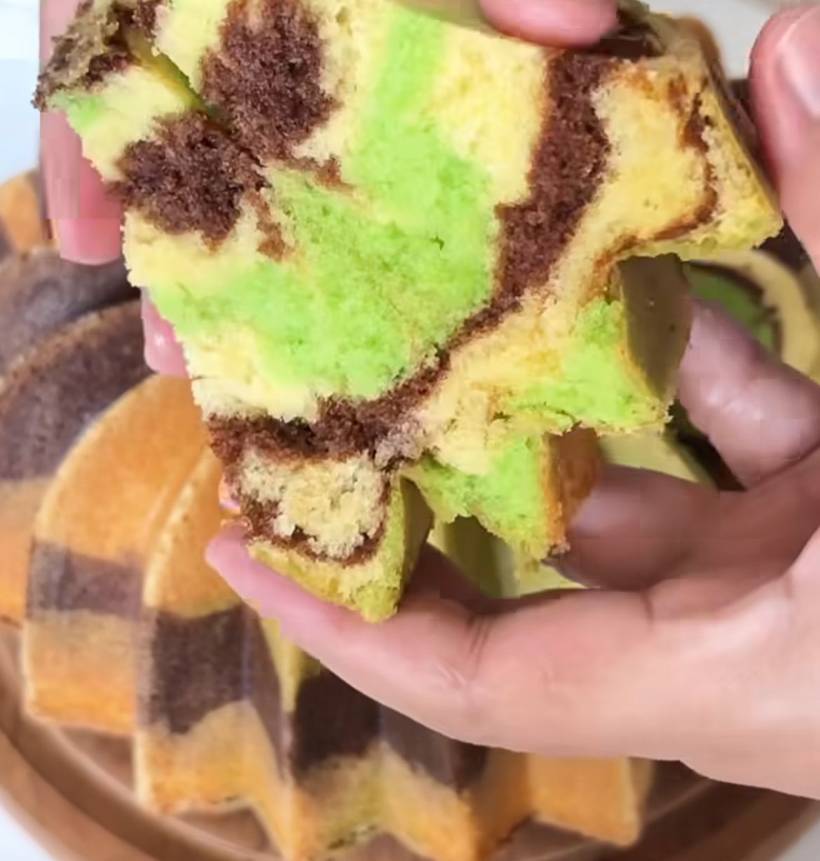 Cobain Yuk! Resep Marmer Cake Cokelat Pandan, Kudapan Cantik yang Manis dan Lembut