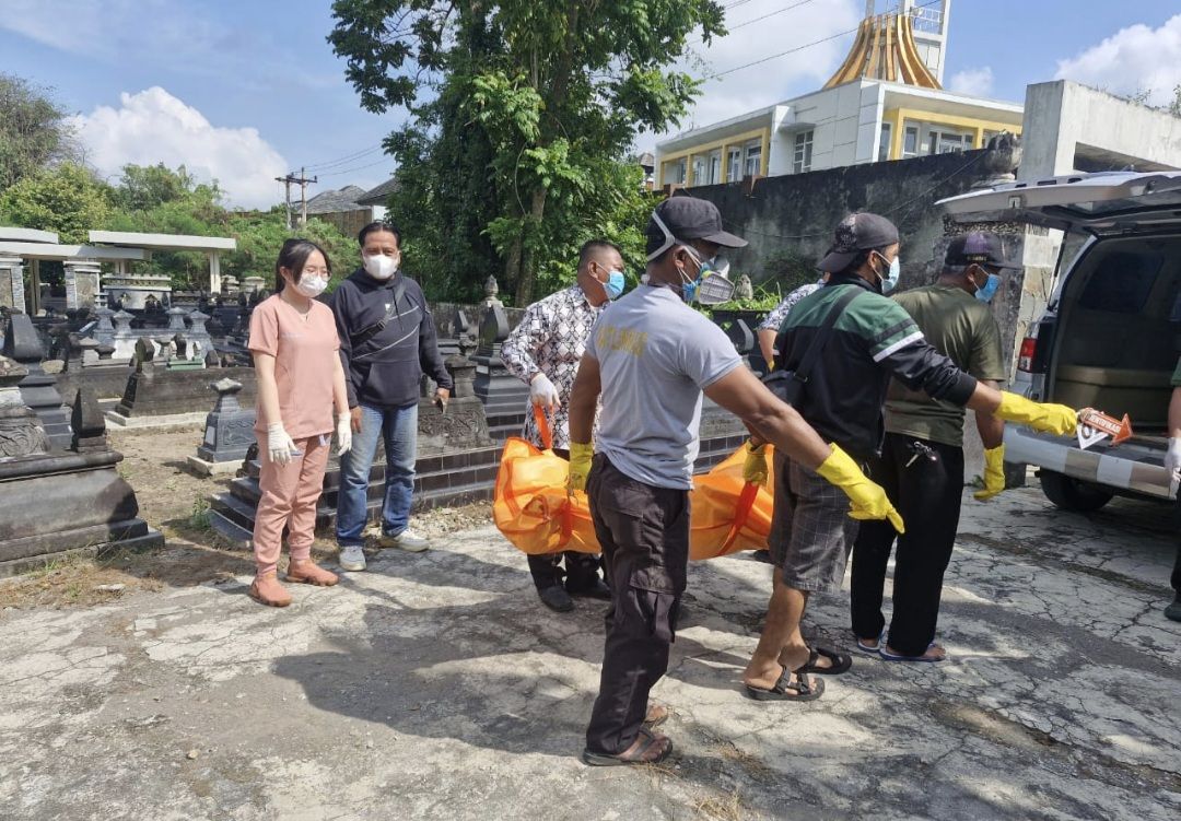 Geger Jasad Membusuk Tanpa Identitas Ditemukan di Makam Randuguwang Sleman