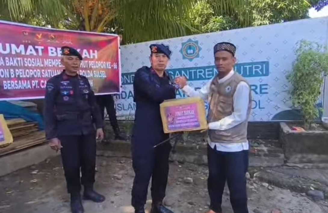 HUT Pelopor ke-66, Brimob Sulsel Gelar Bakti Sosial Jumat Berkah di Dua Panti Asuhan