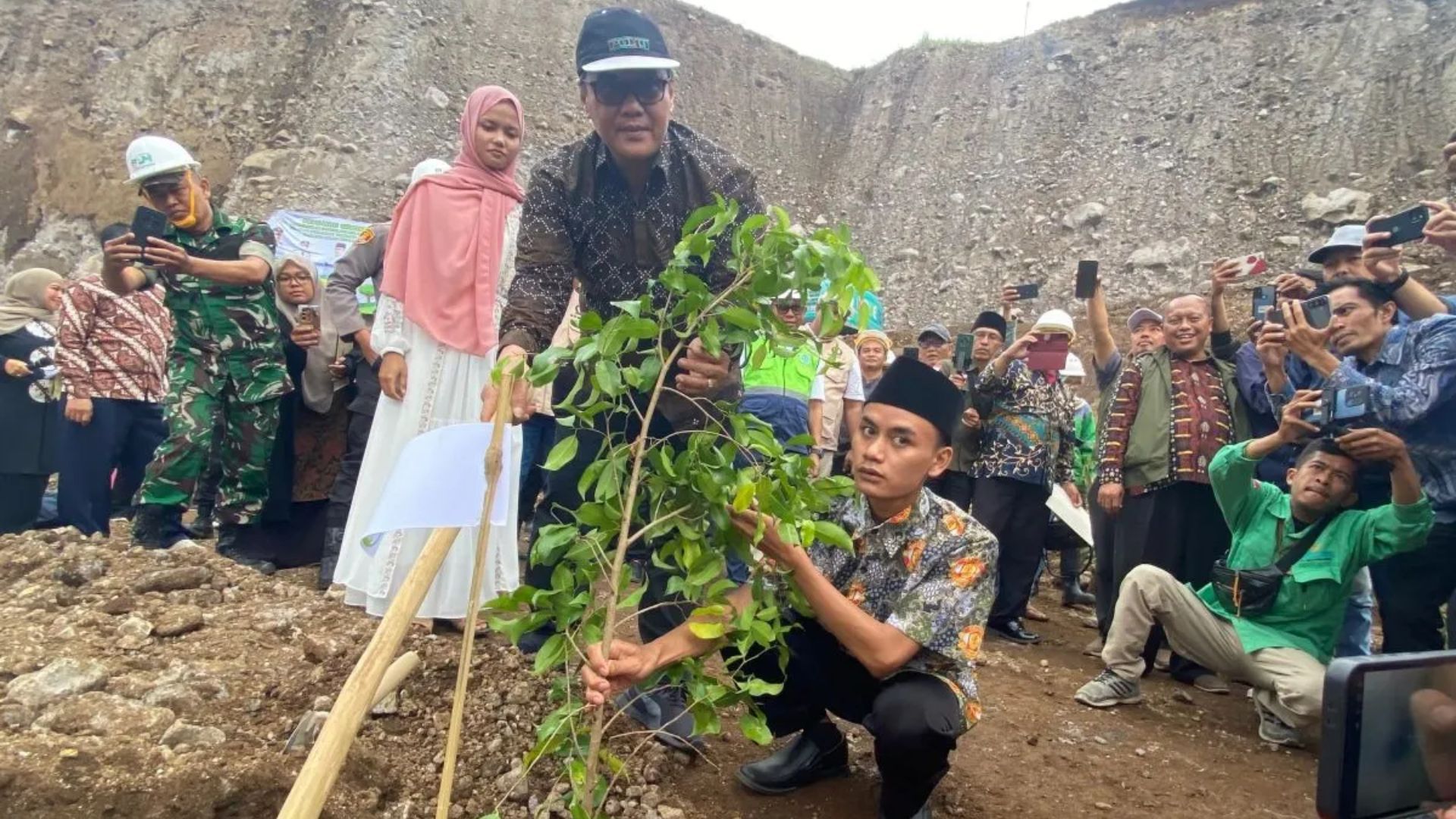 Kemenag Jabar Terapkan Program Wajib Tanam Pohon untuk Calon Pengantin