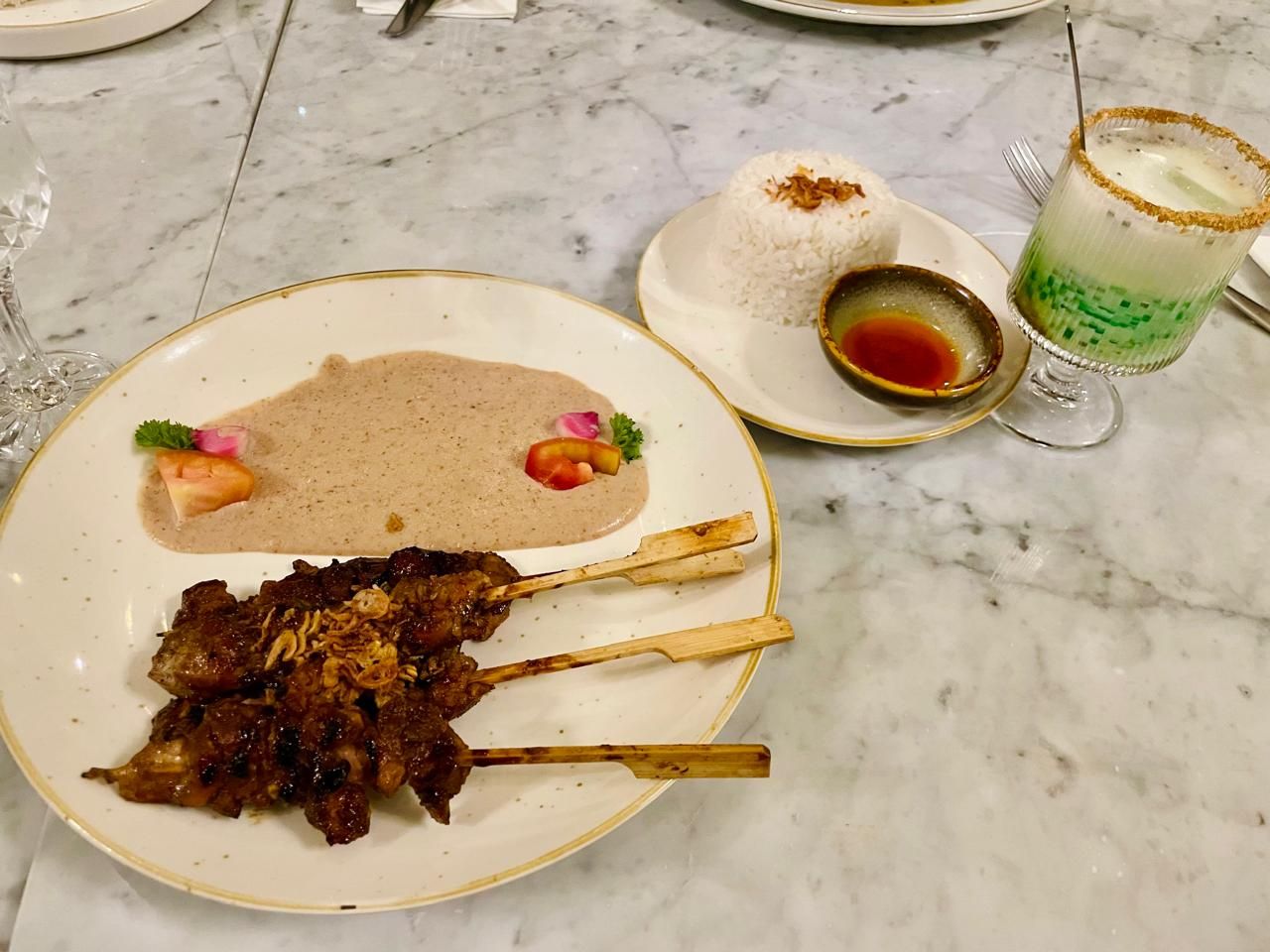 Menikmati Makan Malam Ala Bangsawan Jawa di Pracimanasa Mangkunegaran dengan Sajian Berfilosofi