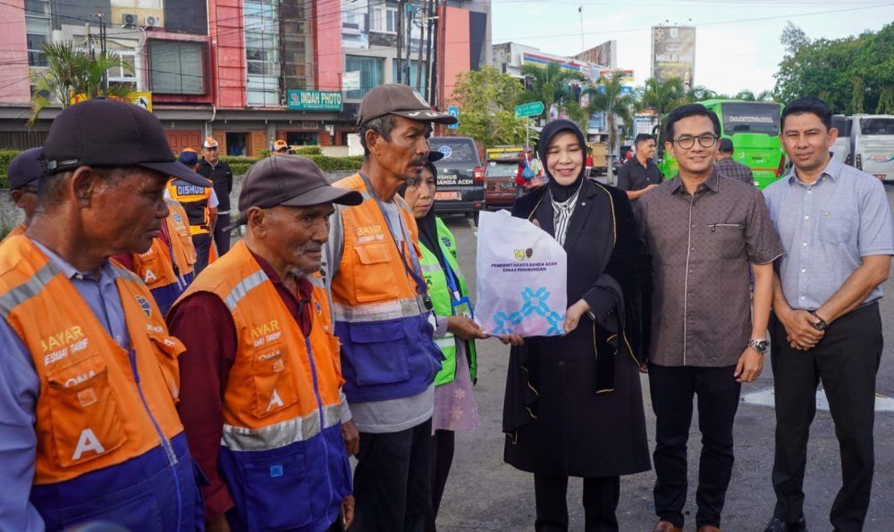 Jukir Banda Aceh Dapat Rompi Baru, Lebih Fresh dan Mudah Dikenali!