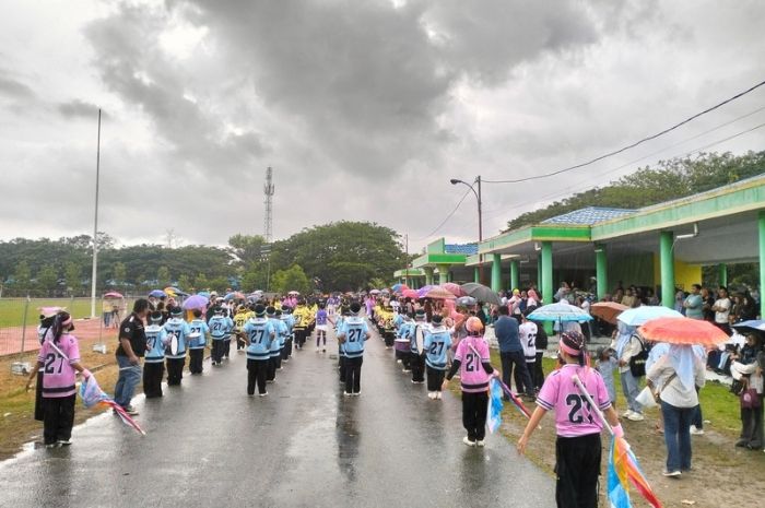 Antusiasme Peserta Hulonthalo Marching Festival 2025 Meski Diguyur Hujan
