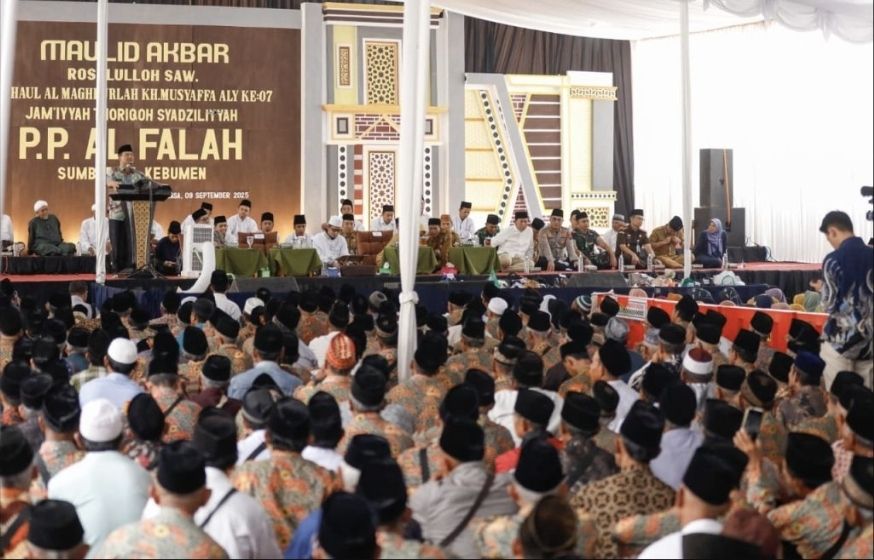 Ahmad Luthfi Hadiri Haul KH Musyaffa Aly, Ajak Jamaah Rapatkan Barisan Jaga Kedamaian