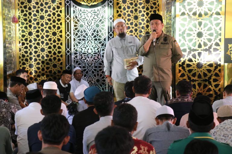 Bupati Luwu Timur Hadiahkan Umrah Gratis untuk 5 ASN Rajin Salat Berjamaah