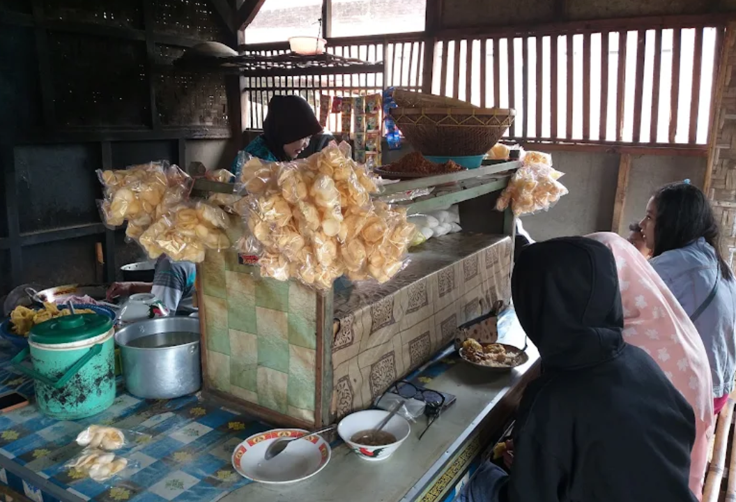 Viral, Pecel Mak Tum Porsi 3.000 Rupiah
