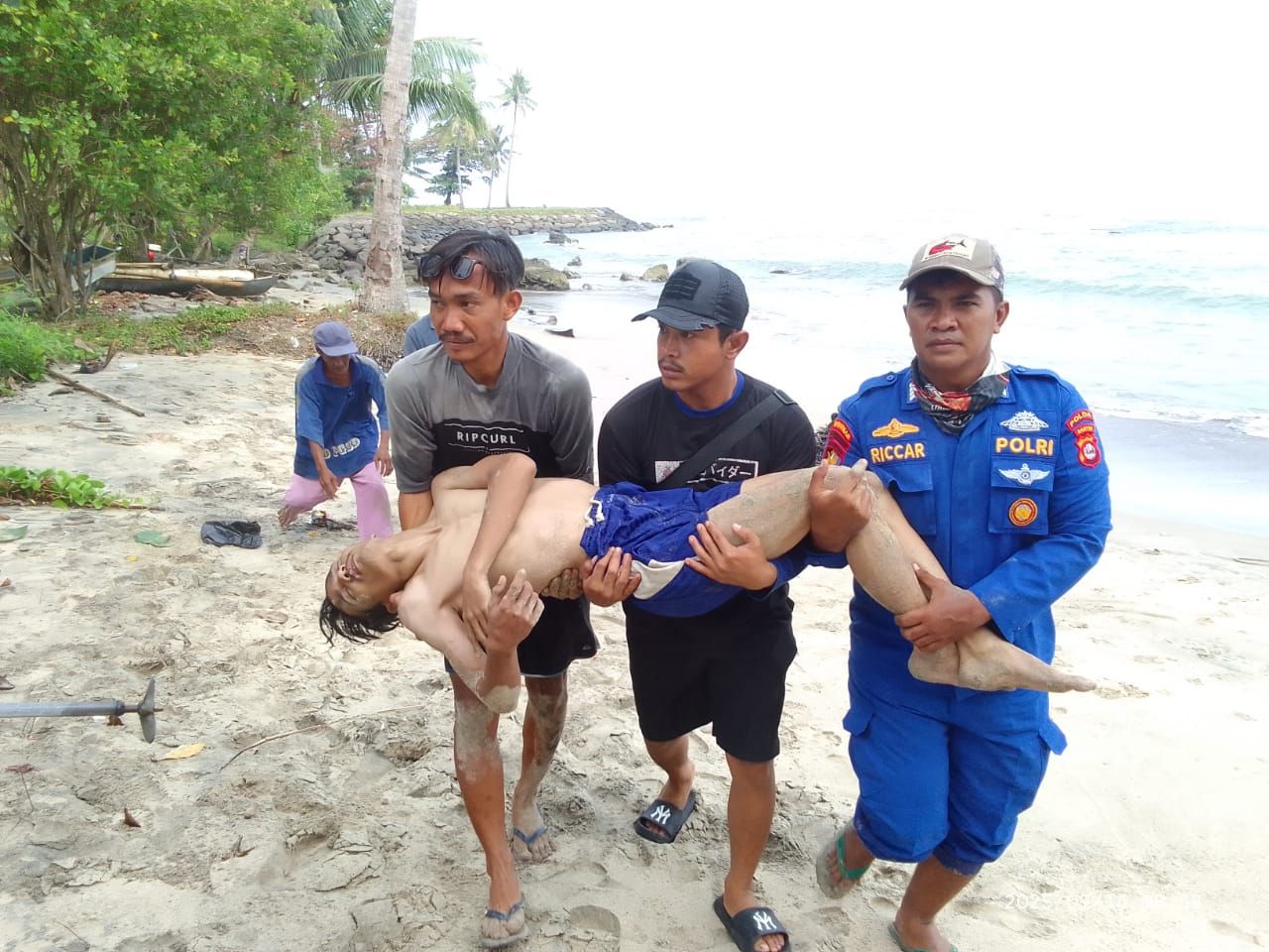 Satu Wisatawan Hilang Terseret Ombak di Pantai Cinangka Anyer