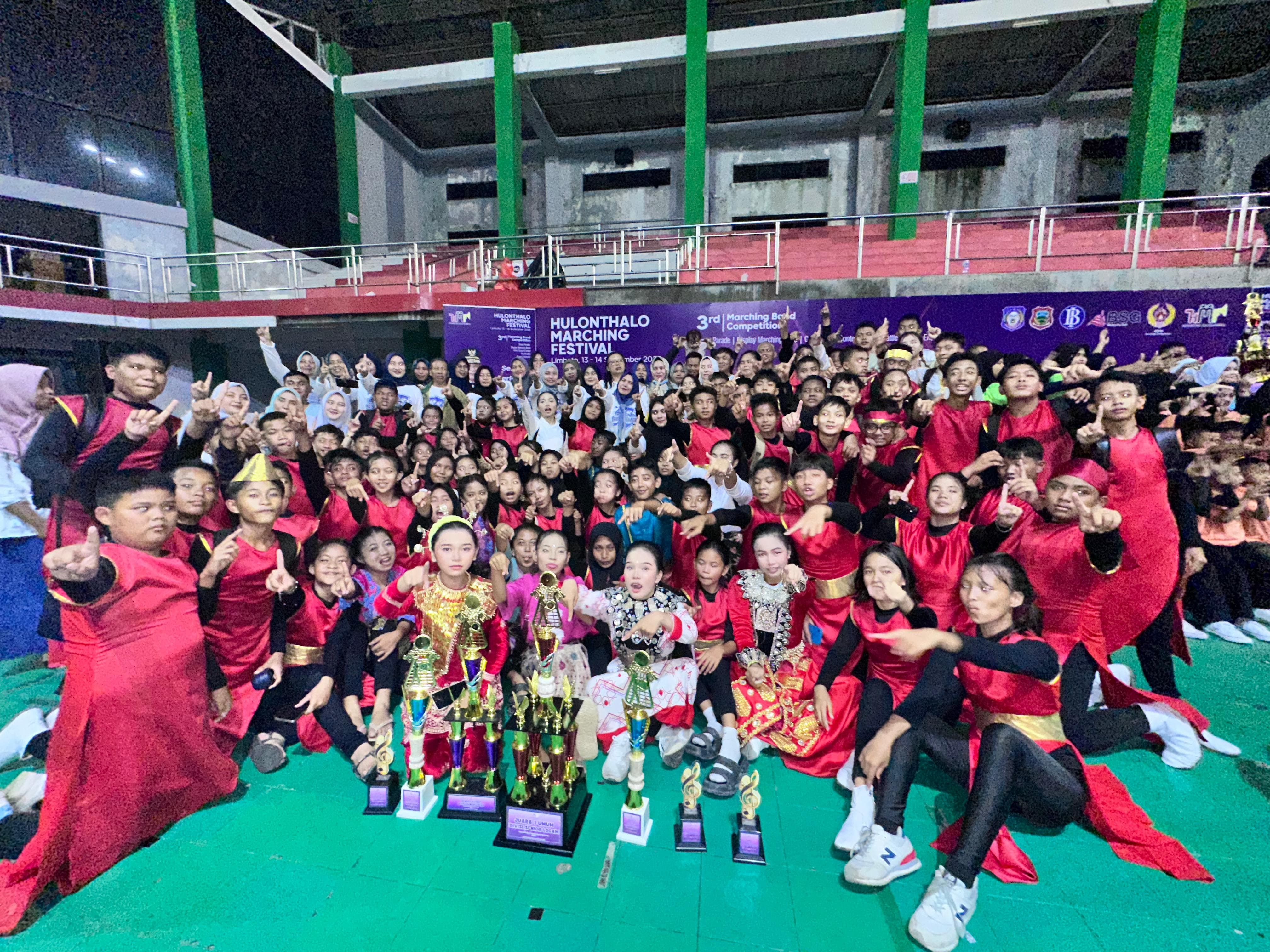 Padukan Musik dan Budaya, SMPN 1 Molibagu Juara Umum Divisi Senior Logam HMF 2025