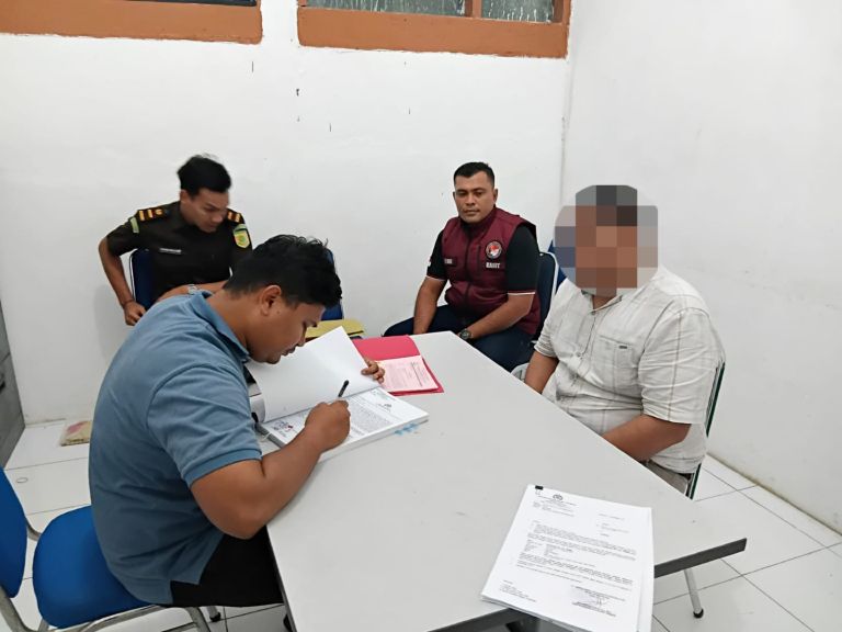 Satresnarkoba Aceh Selatan Serahkan 2 Tersangka Sabu & Barang Bukti ke JPU