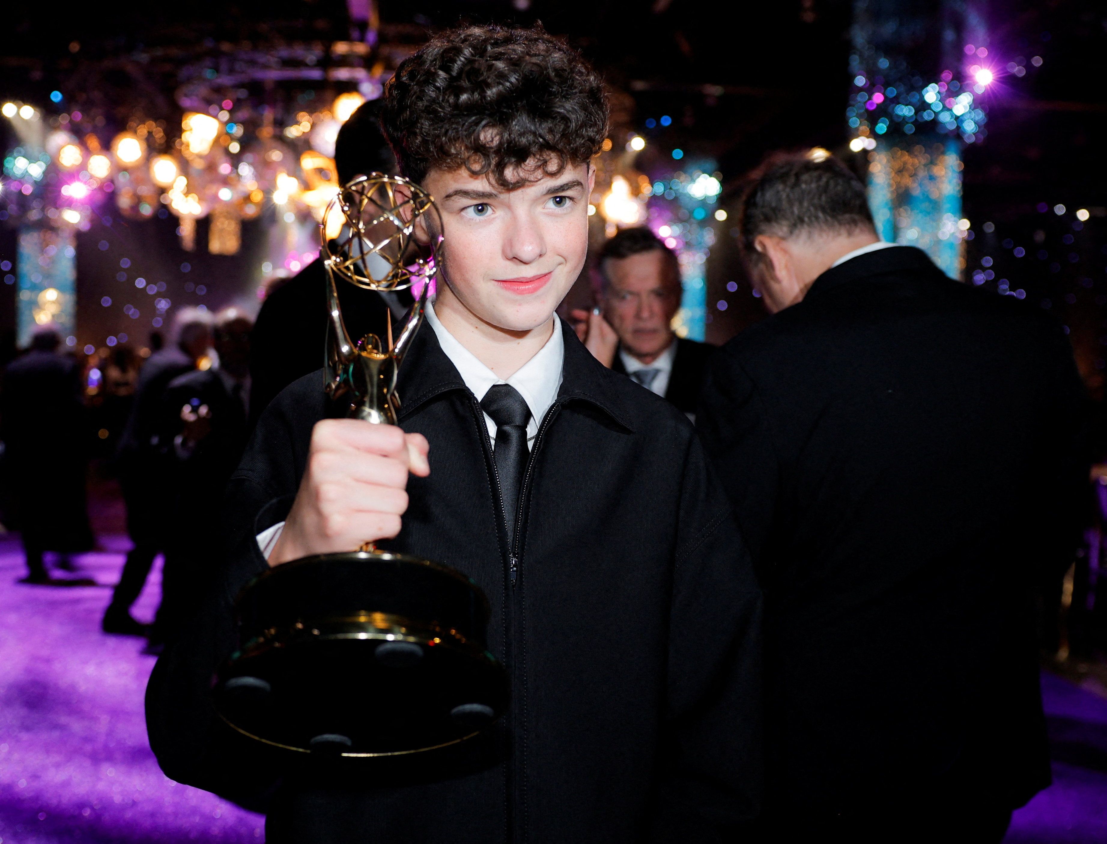 Owen Cooper Cetak Sejarah, Jadi Pria Termuda yang Memenangkan Emmy Awards