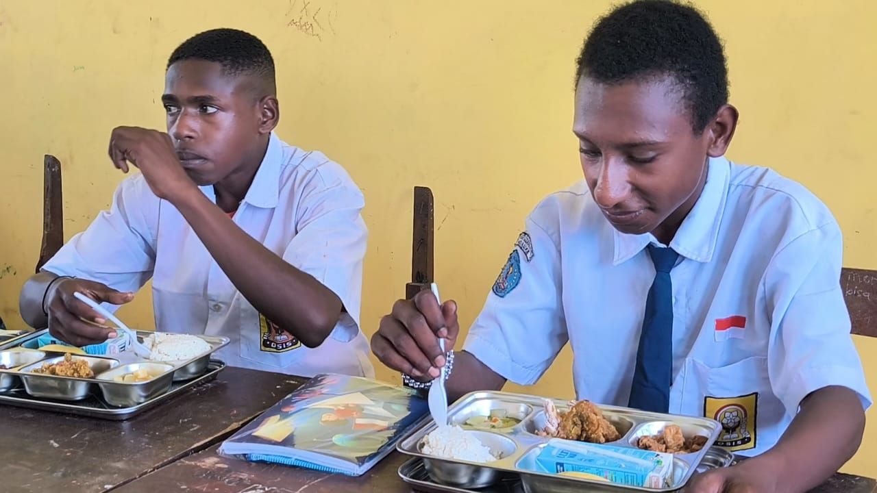 Wakil Presiden Gibran Tinjau Program Makan Bergizi Gratis di Merauke, Jadi Motivasi Pendidikan Anak-anak Papua