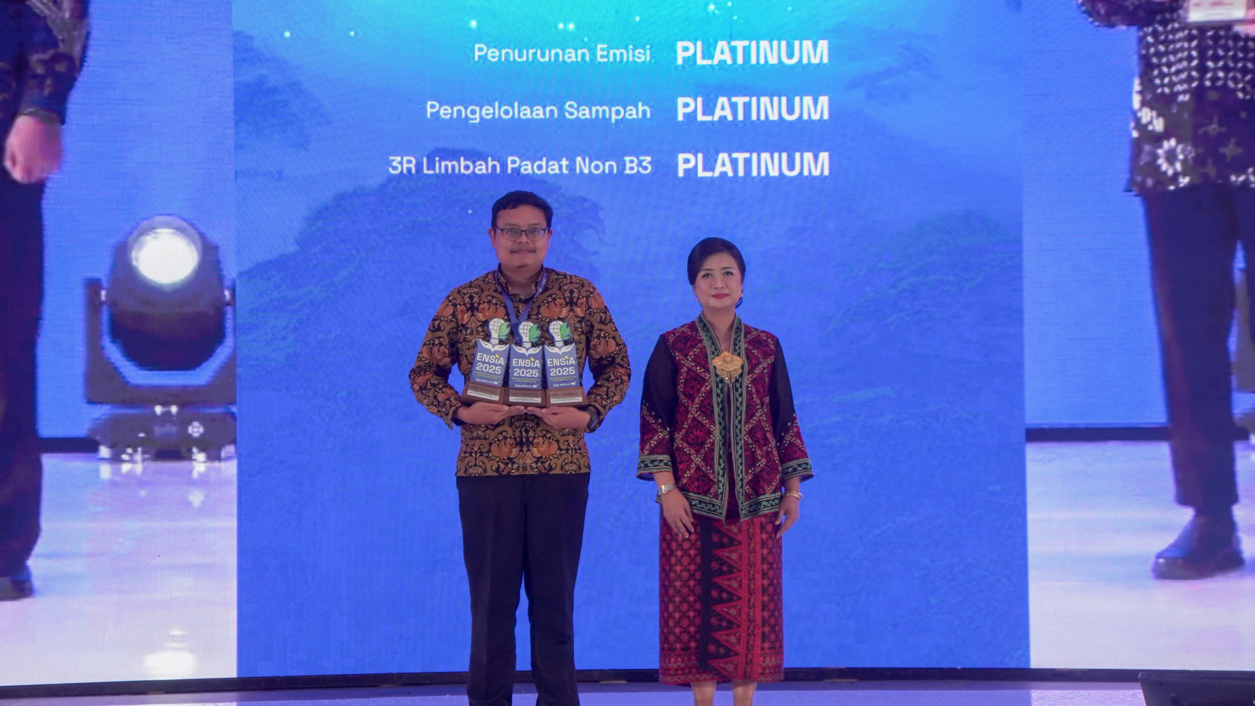 PLN Indonesia Power UBP Suralaya Raih 3 Penghargaan Platinum pada ENSIA 2025