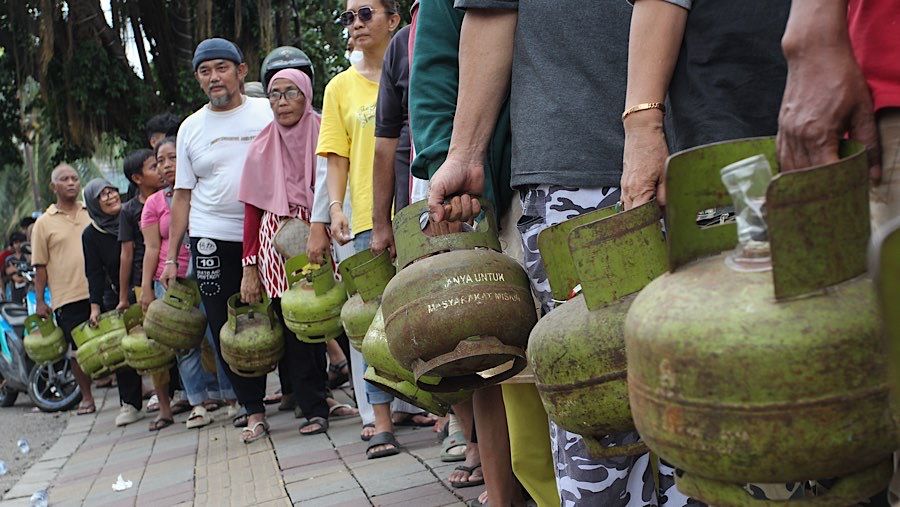 Kesulitan Mendapatkan Gas Melon di Mataram: Antrian Panjang, Stok Terbatas, Masyarakat Khawatir