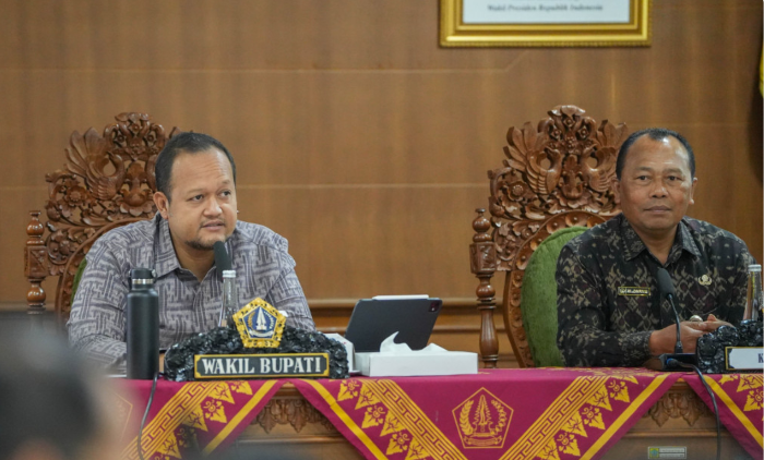 Rapat Perkembangan Penanganan Bencana Banjir di Badung