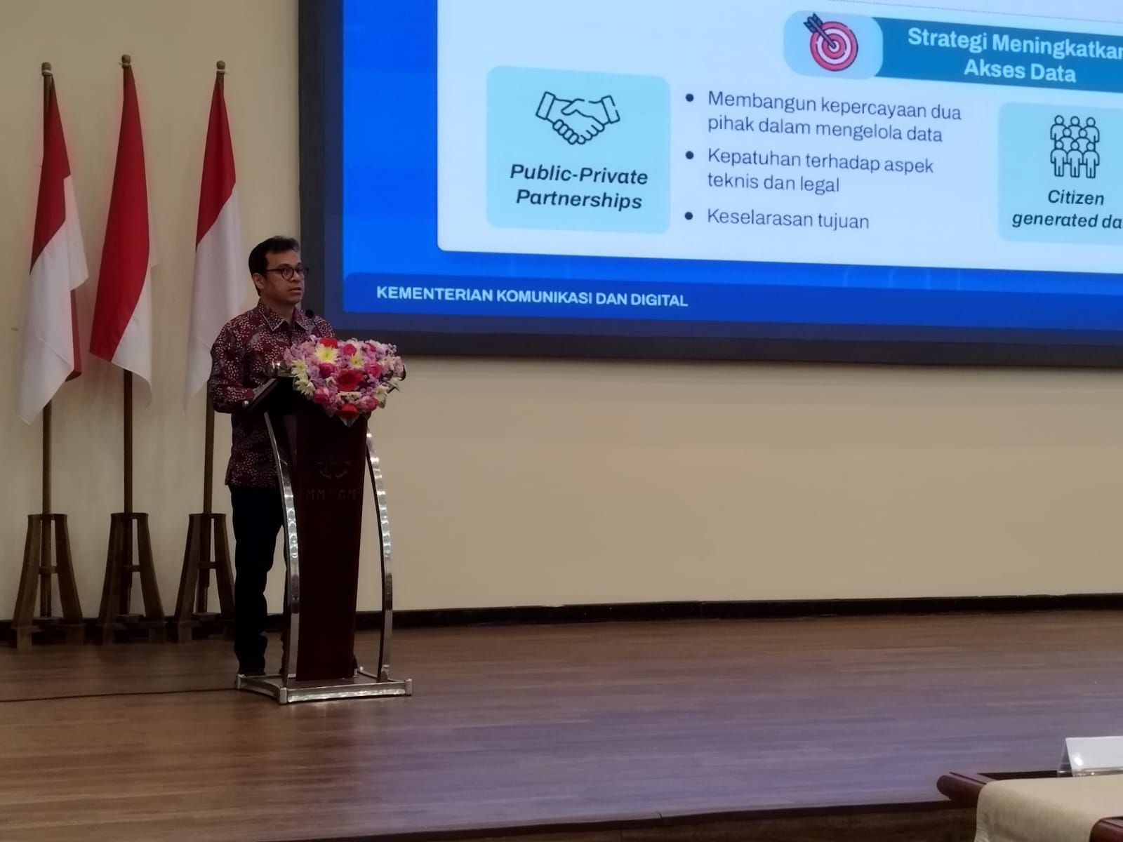 Sambangi Yogya Melalui Seminar UGM, Wamen Komdigi Dorong Tiap Daerah Bangun Data Labs Sebagai Kunci Suksss Transformasi Digital