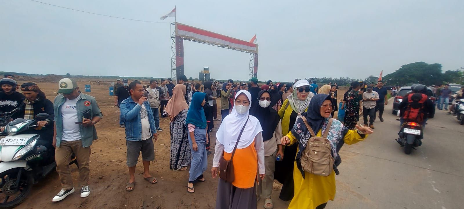 Warga Sawah Luhur Demo Mega Proyek Siluman Yang Tak Berizin
