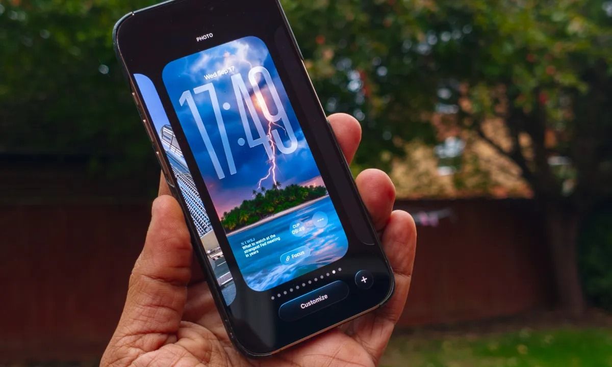 Cara Memperbesar dan Mengubah Tampilan Jam di iOS 26