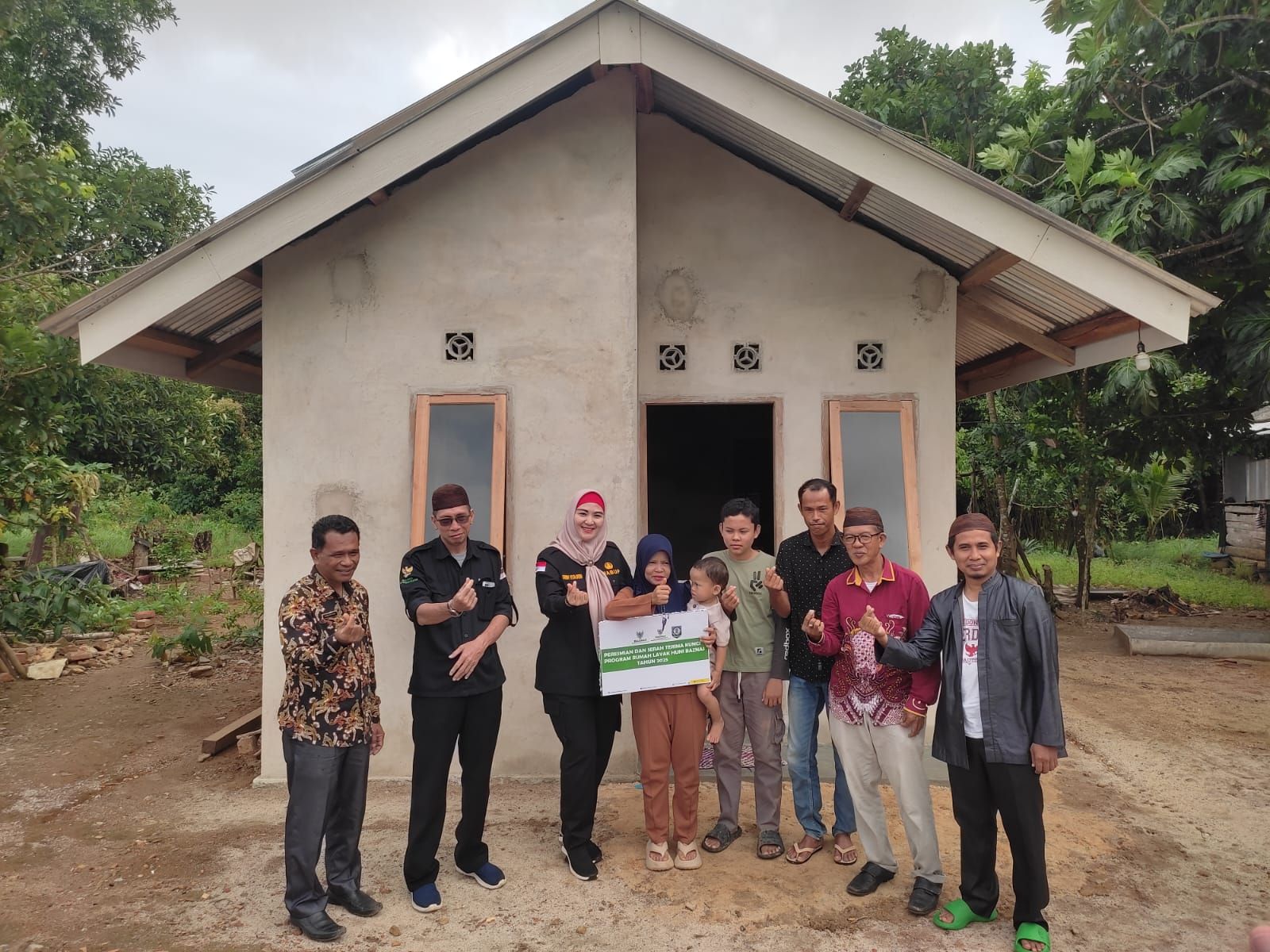 Wabup Bangka Selatan Debby Sampaikan Apresiasi kepada Baznas, Serahkan Kunci Rumah Layak Huni Bantuan