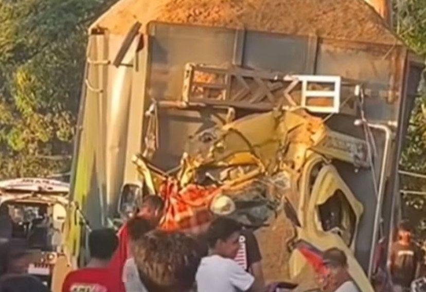 Kecelakaan Maut di Pangkep, Truk Bermuatan Sekam Hantam Truk Lain, Dua Orang Tewas di Lokasi
