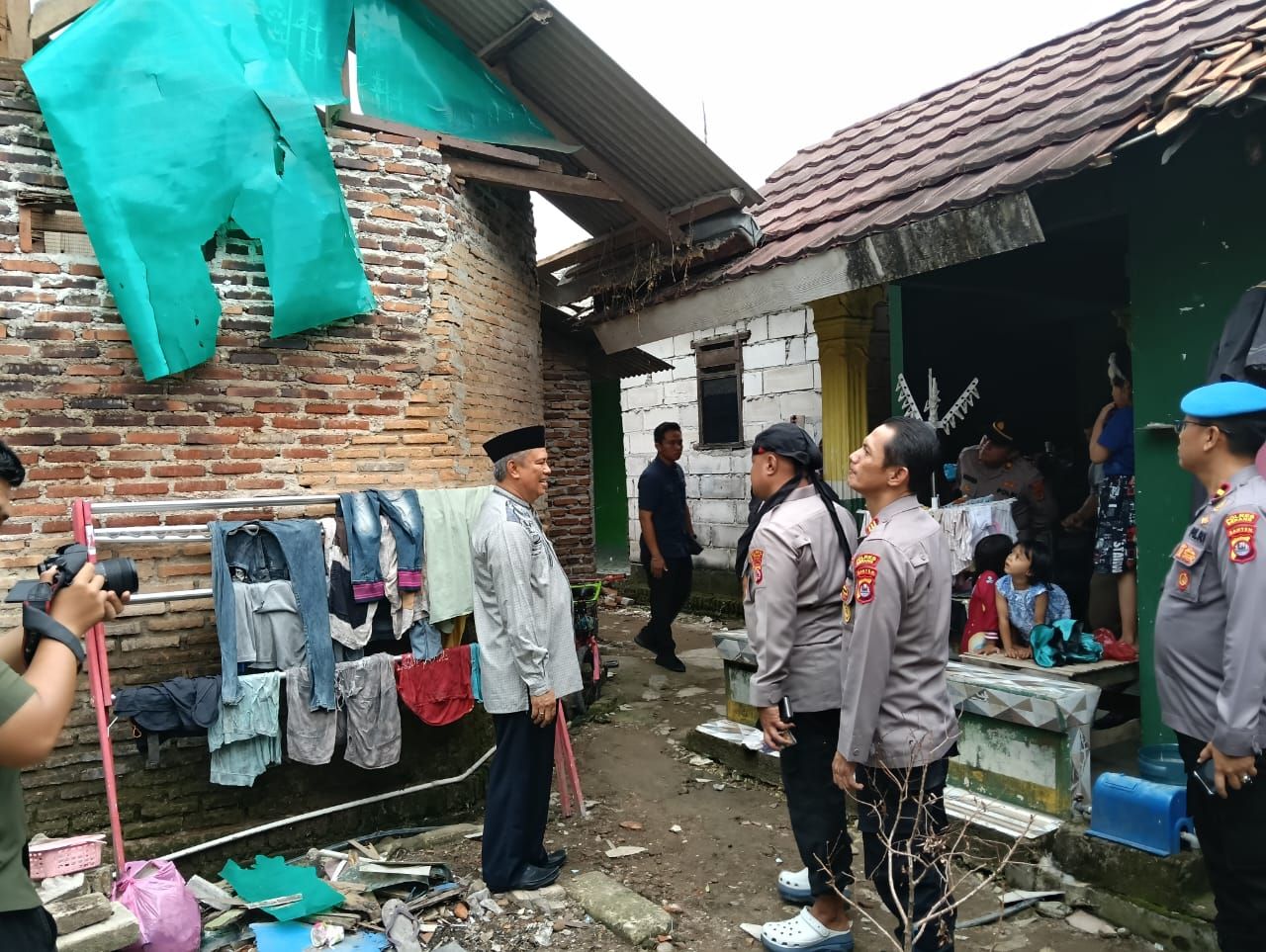 Korban Puting Beliung Belum Ada Bantuan Penanganan Oleh Pemkab Polres Serang Terjunkan Pergelaran Cepat Anggota