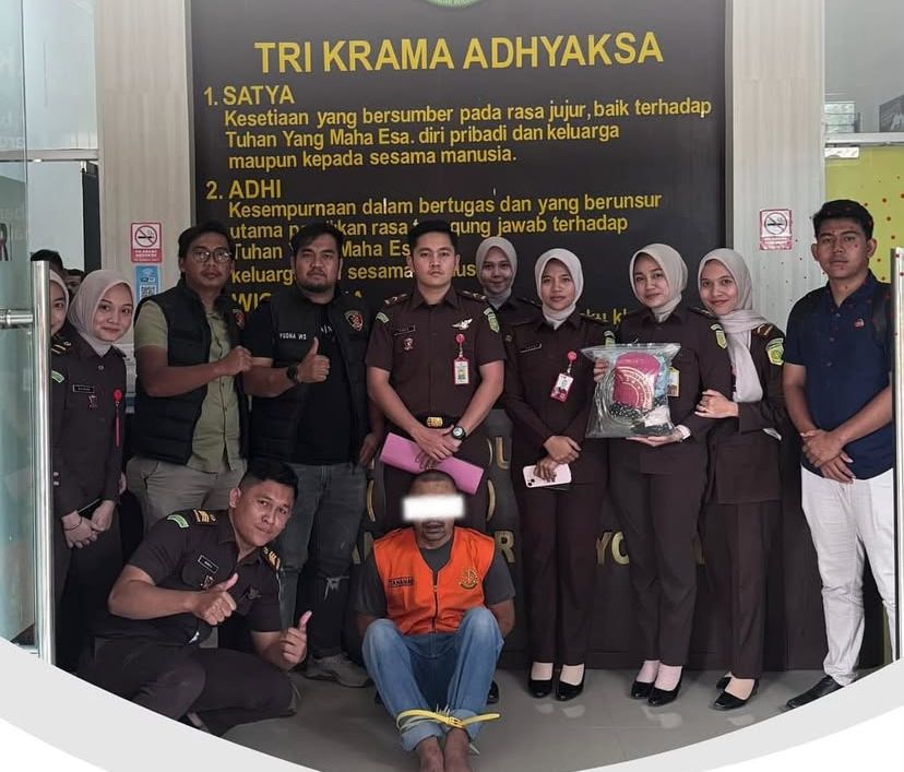 Satreskrim Polres Gayo Lues Serahkan Tersangka Pemerkosaan Anak ke Kejaksaan