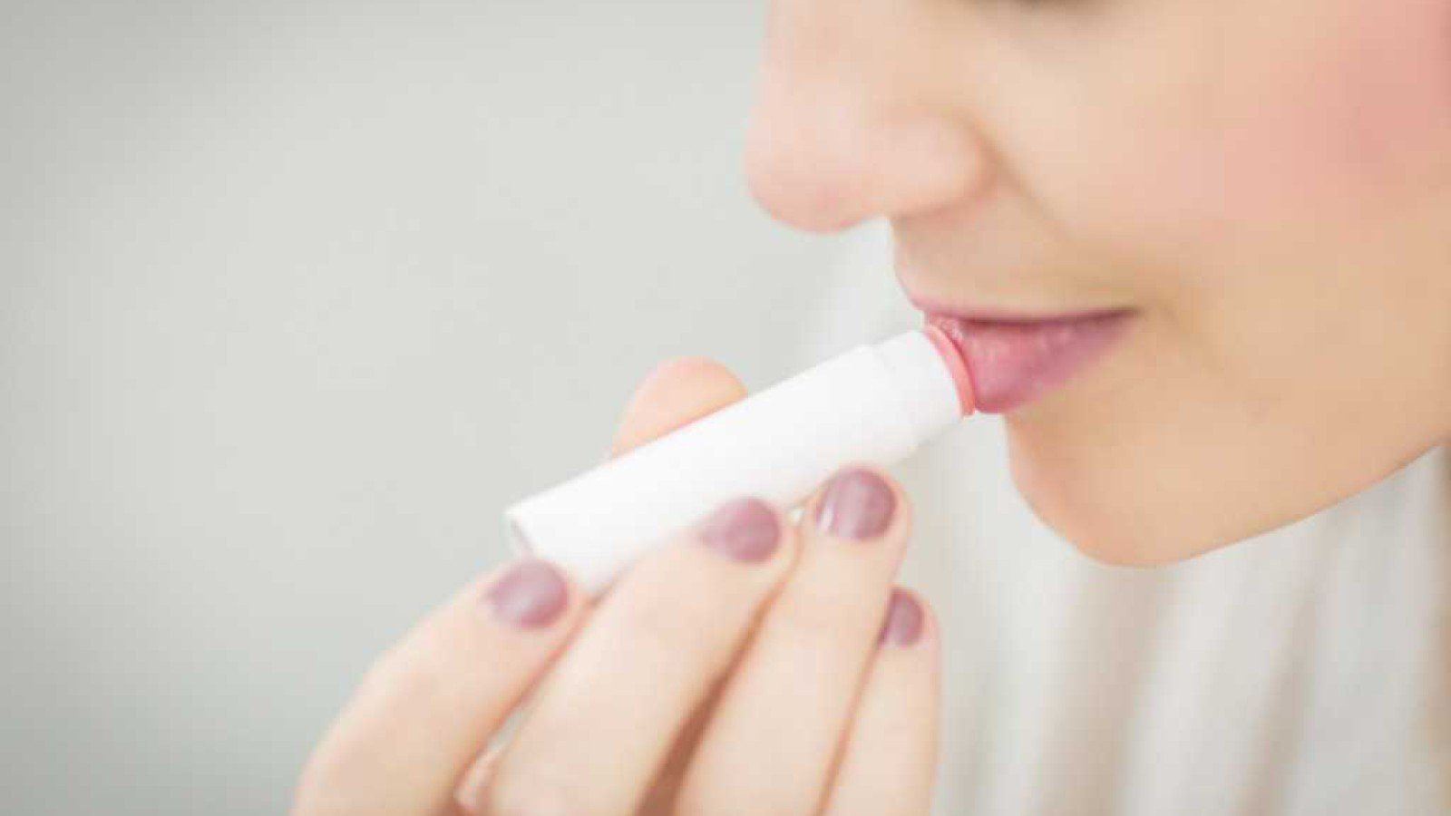 Cara Alami Agar Bibir Selalu Lembap dan Sehat