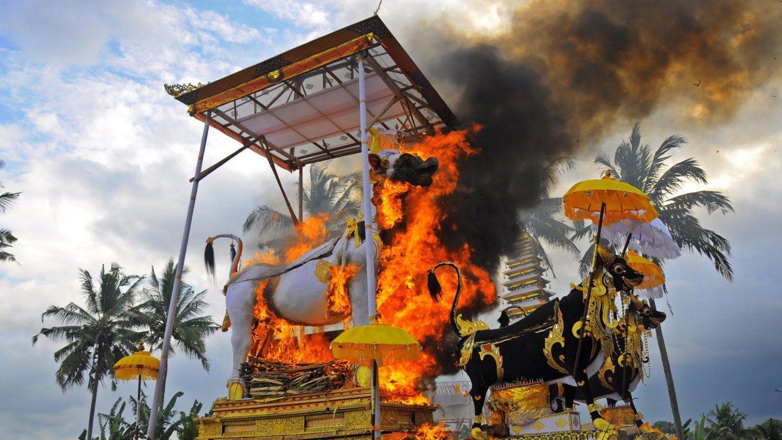 Ngaben: Tradisi Pemakaman Sakral di Bali dan Maknanya