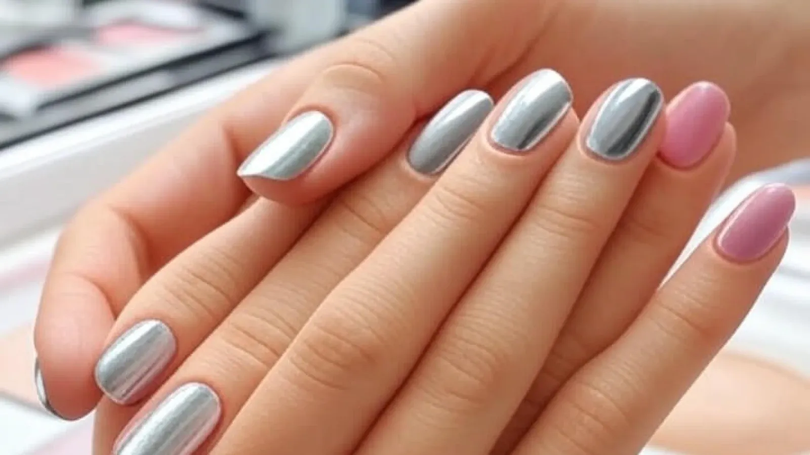 Tren Nail Art 2025: Dari Chrome Nails yang Futuristik Hingga Soft Blush yang Lembut