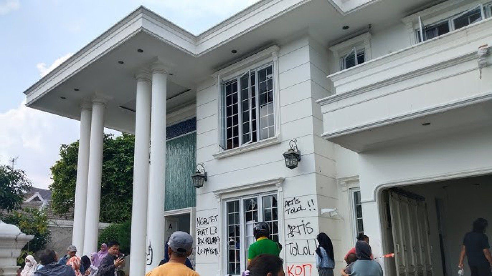 Rumah Uya Kuya Dijerang Massa, Permintaan Maaf Tercetus