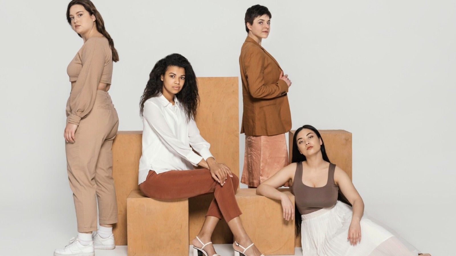 Merek Fashion Andalan Para Editor: Gaya dan Kualitas yang Tak Terlupakan