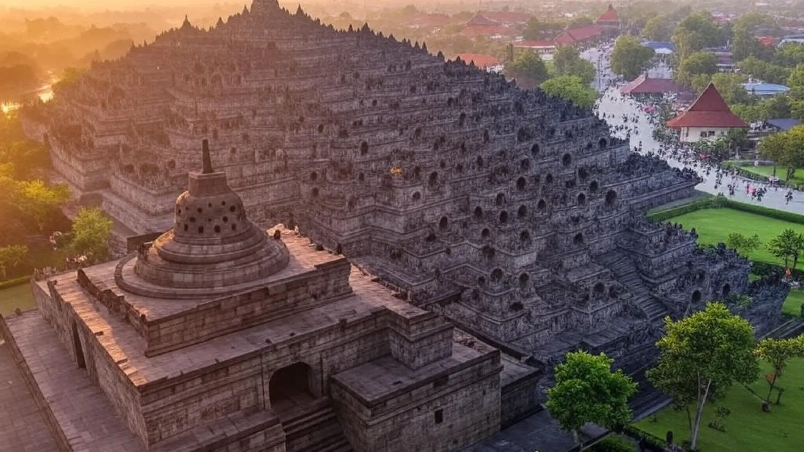 Menelusuri Jejak Sejarah di Indonesia