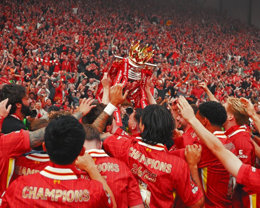 Liverpool Angkat Trofi Liga Inggris Lagi di Depan Fans Setelah 35 Tahun