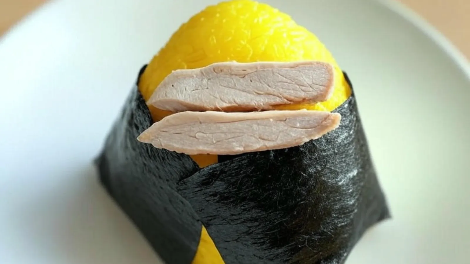 Menggali Tren Nasi Kuning Onigiri di Indonesia