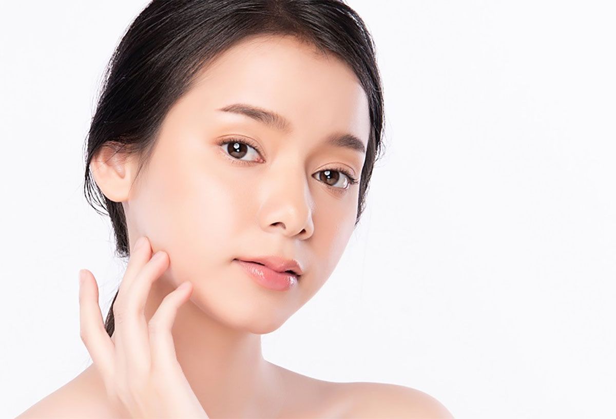 Ciptakan Kilau Alami Tanpa Highlighter, Trik Sederhana yang Harus Kamu Coba
