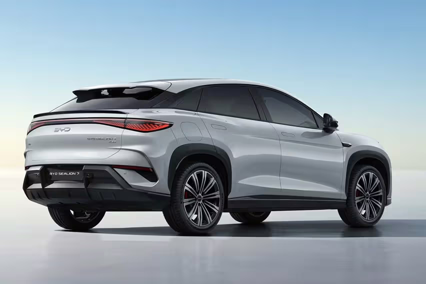 Toyota Innova Jadi Mobil Terlaris di RI April 2025, BYD Sealion 7 Bikin Kejutan
