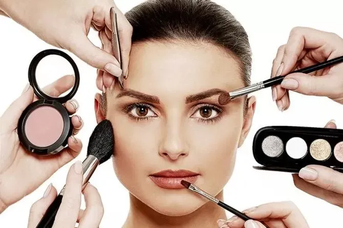 Coba Tips Makeup Tahan Lama Meski Cuaca Panas