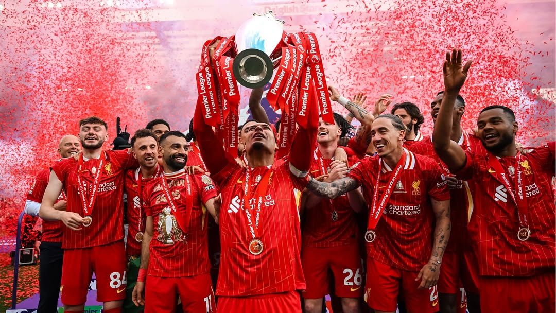 Setelah 35 Tahun, Liverpool Kembali Angkat Trofi Liga Inggris di Depan Fans