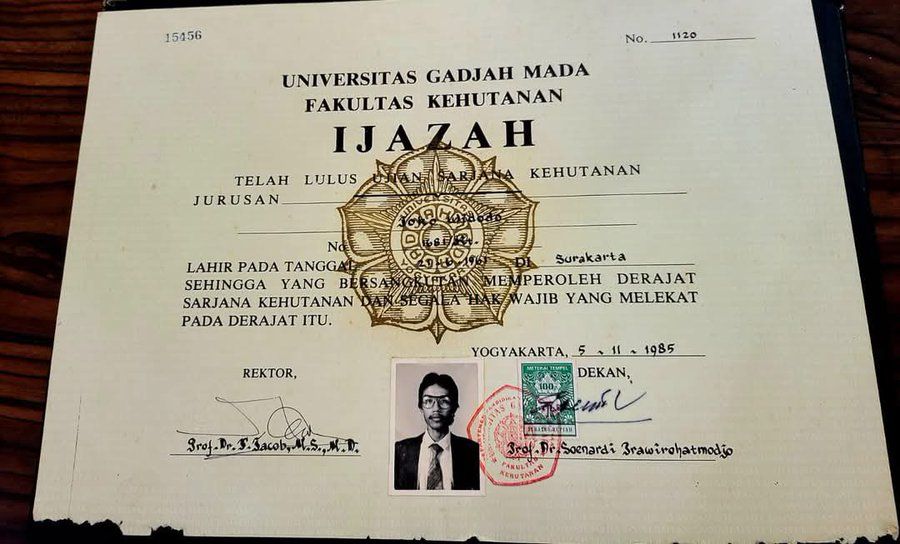 Mantan Ketua KPU Pastikan Telah Verifikasi Ijazah Jokowi ke UGM, Sah dan Tak Bisa Diganggu Gugat