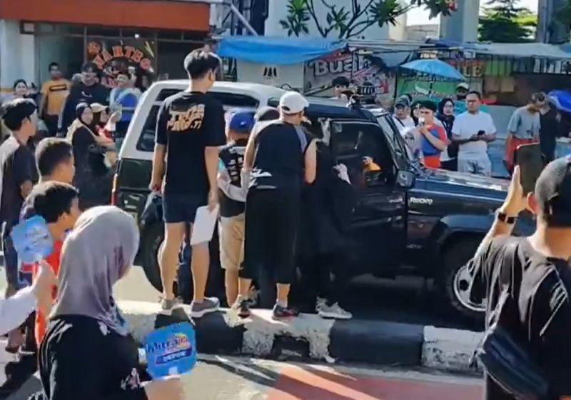 Seru dan Ricuh, Jip Nakal Terobos Area Car Free Day Depok