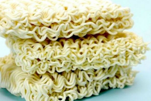 Kamu Harus Kurangi Makan Instan, Mau Tau Alasannya?